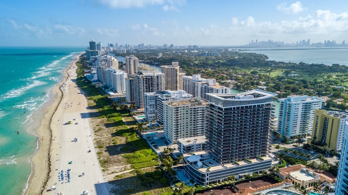Condo-Hotel Programs in Miami & Miami Beach: Branded Rental Options, Terms & Yield Considerations (2025)
