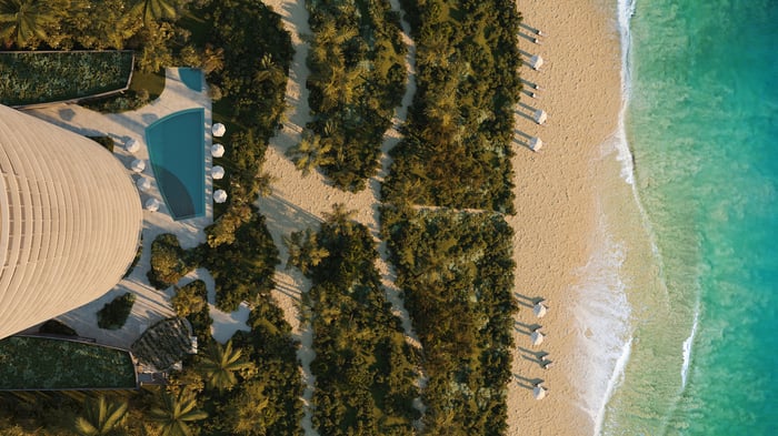 Miami Beach vs Bal Harbour: Beachfront Prestige, Retail Access, and Owner Privacy
