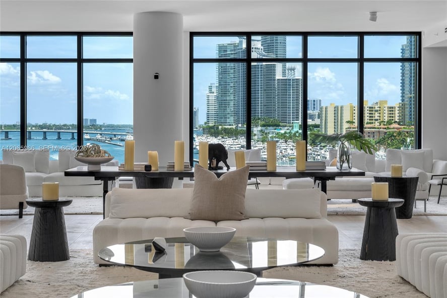 PALAZZO DEL SOL/DELLA LUN — 7061 FISHER ISLAND DR #7061
