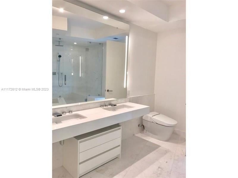 18555 COLLINS AVE #2905