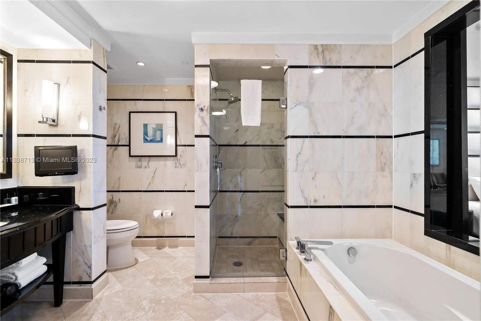 4391 COLLINS AVE #1911/1909/1910/1912