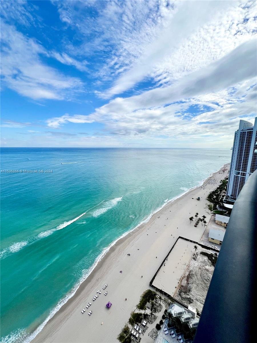 18555 COLLINS AVE #3501