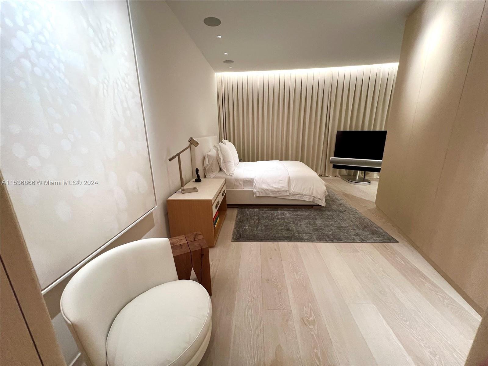 18555 COLLINS AVE #3501
