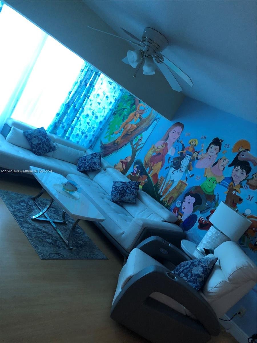 5445 COLLINS AVE #TH2