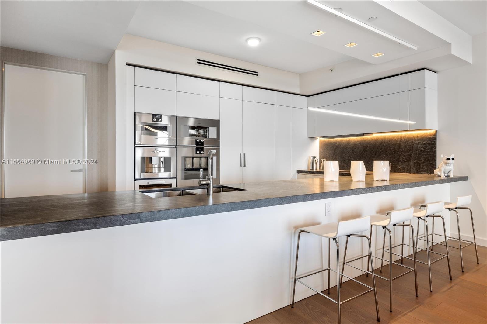 7065 FISHER ISLAND DR #7065