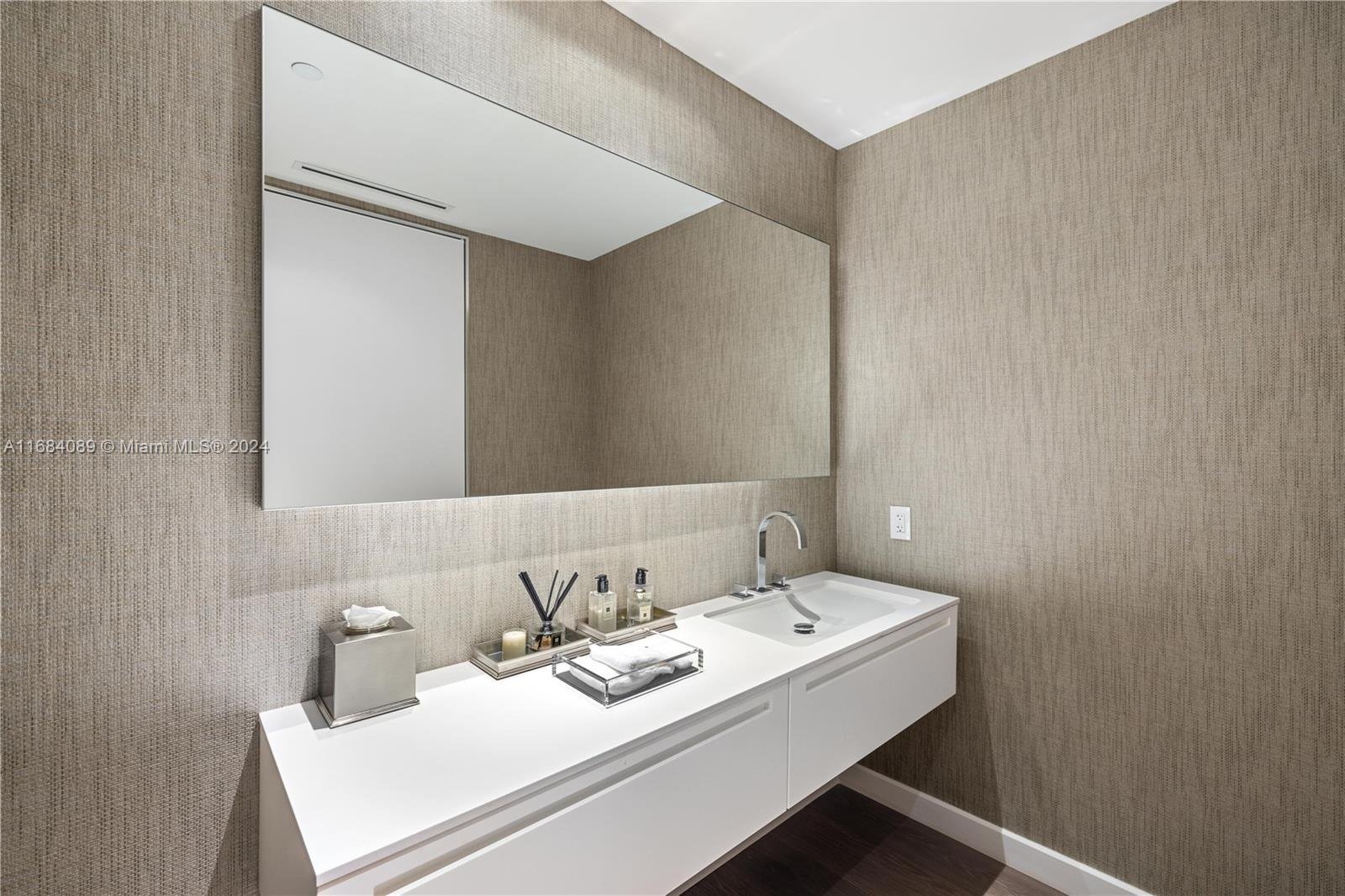 7065 FISHER ISLAND DR #7065