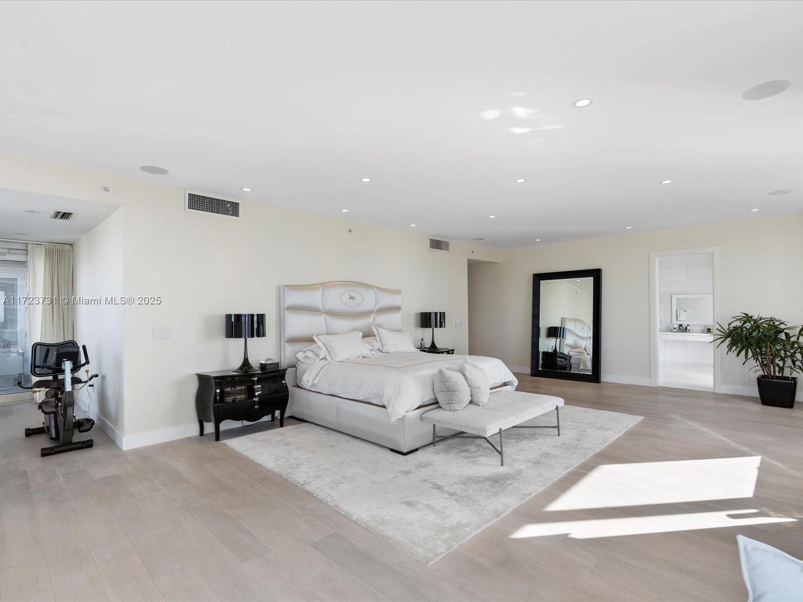 1425 BRICKELL AVE #52BC