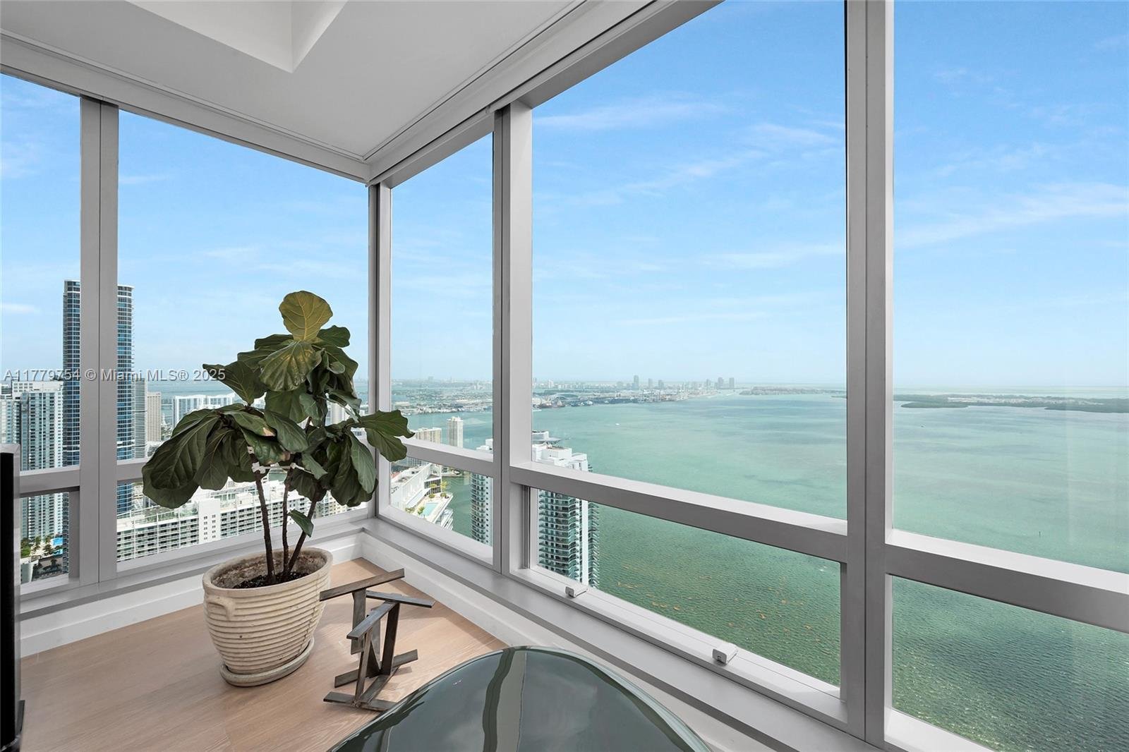 1425 BRICKELL AVE #61E