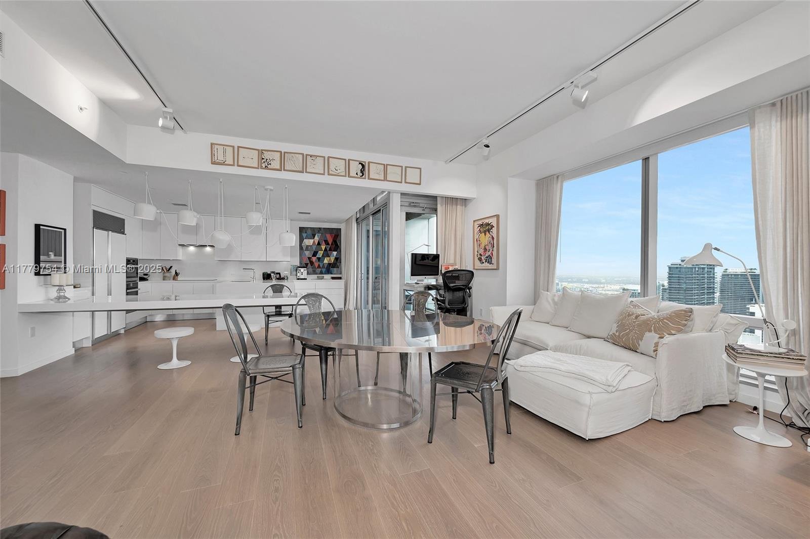1425 BRICKELL AVE #61E