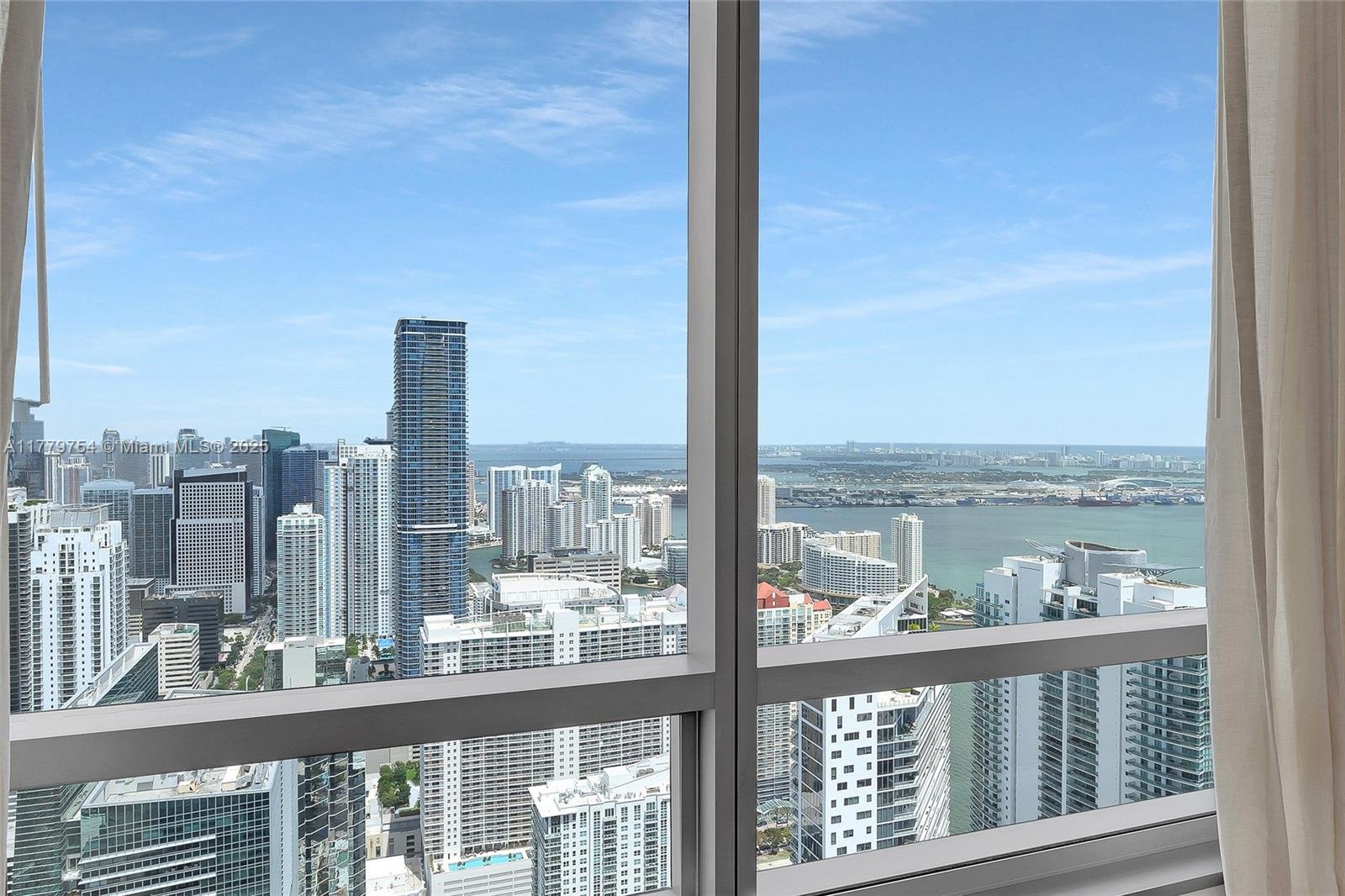 1425 BRICKELL AVE #61E