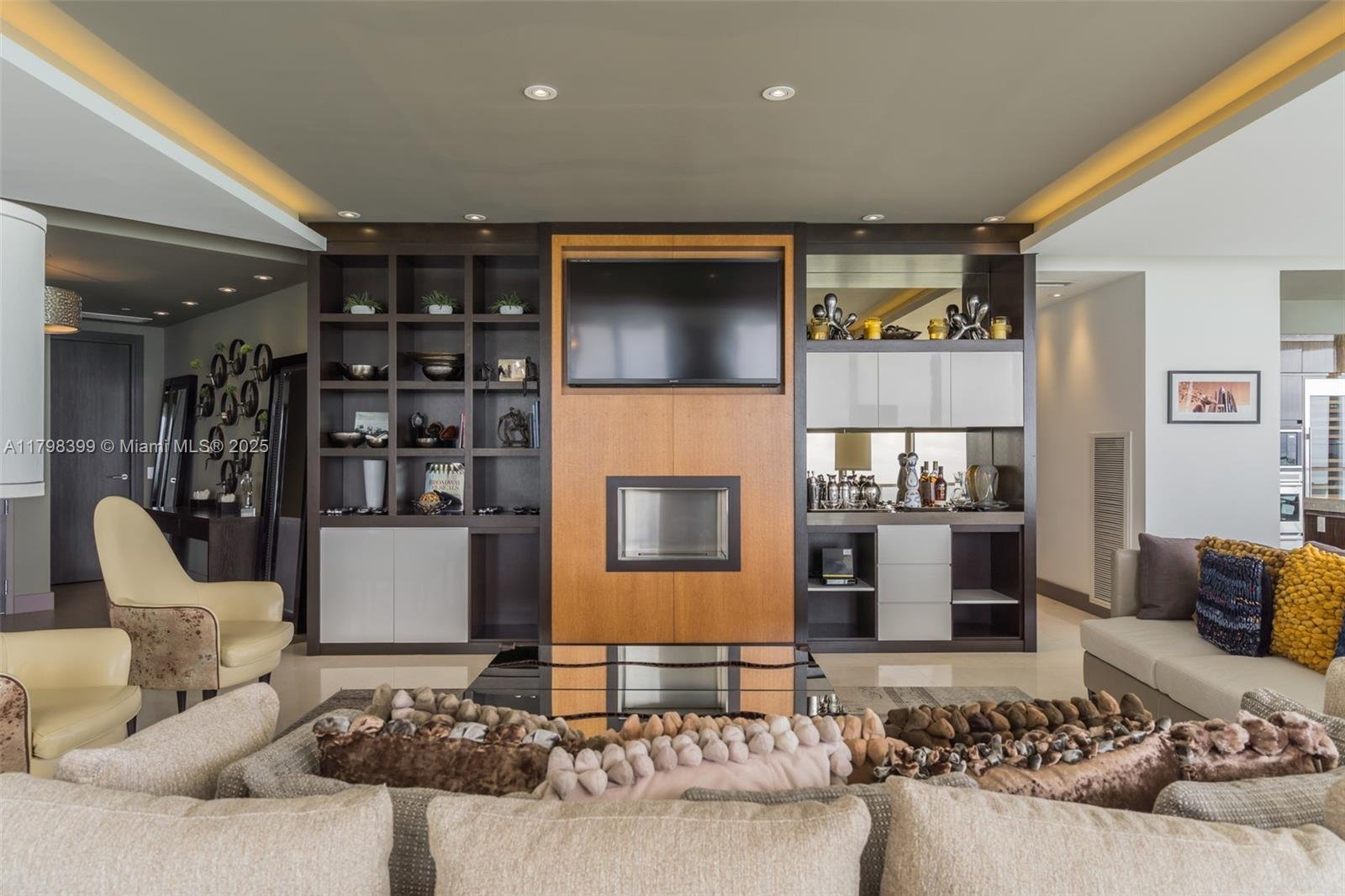 9703 COLLINS AVE #2100