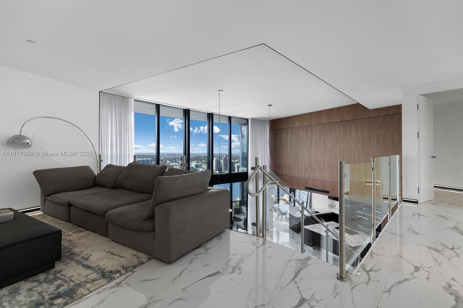 18555 COLLINS AVE #4603