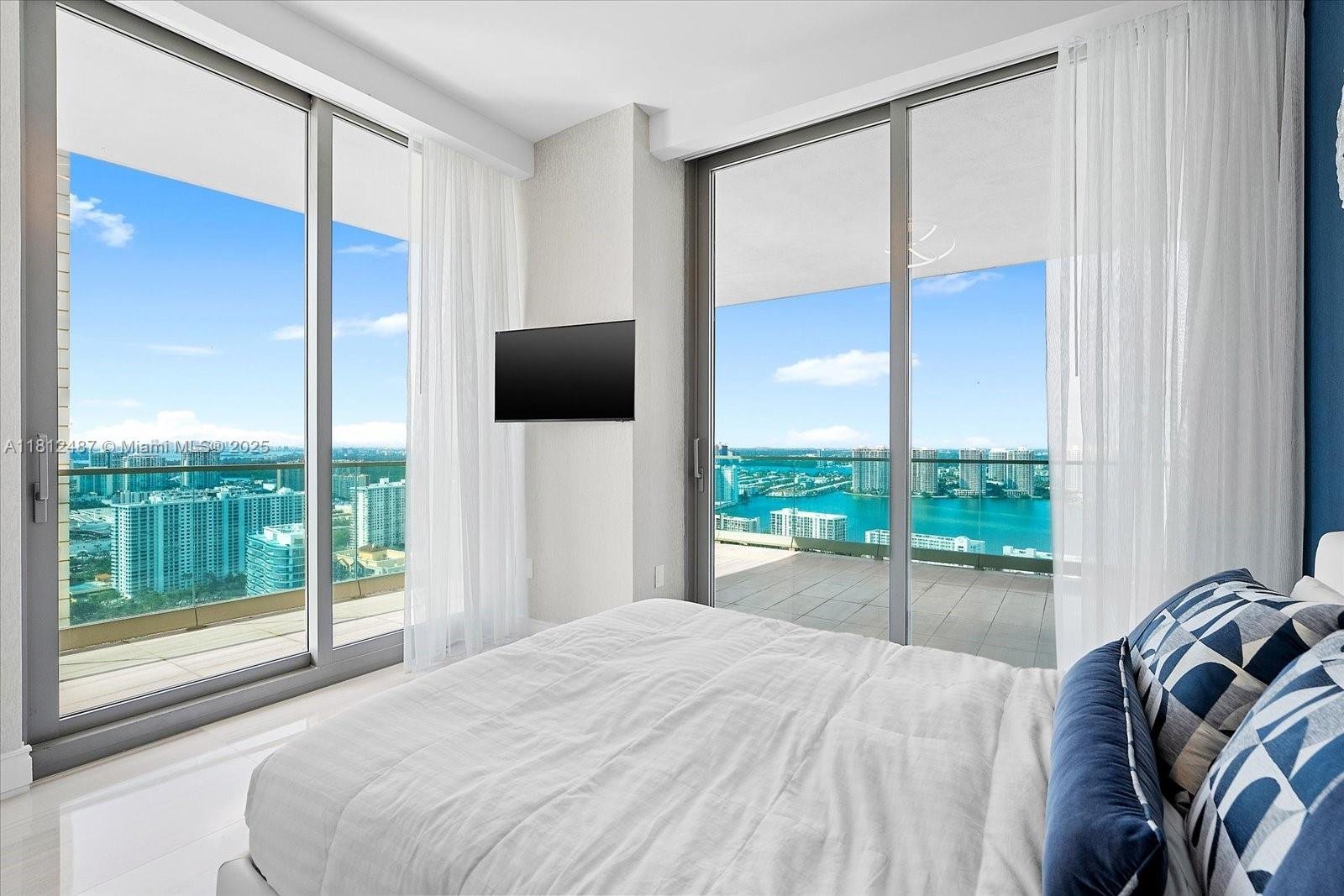 17901 COLLINS AVE #3004