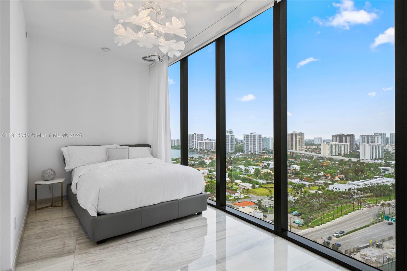 18555 COLLINS AVE #2105