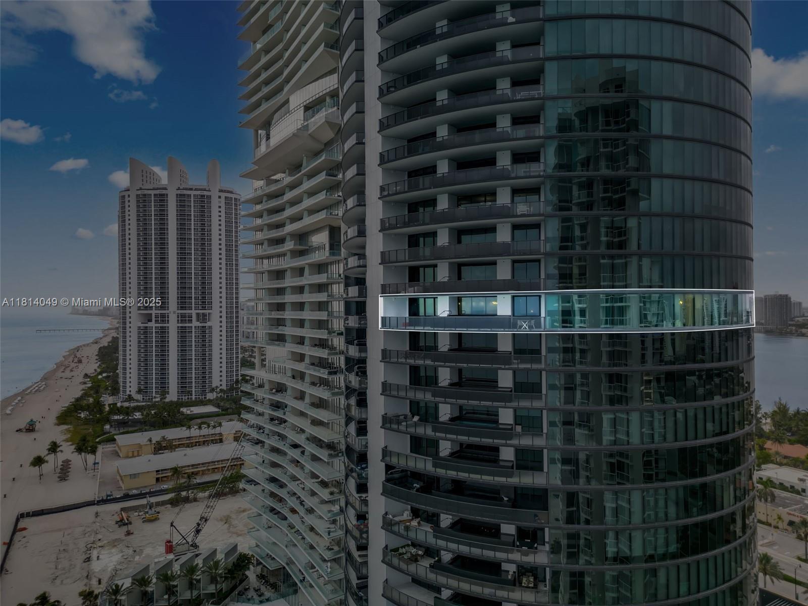 18555 COLLINS AVE #2105