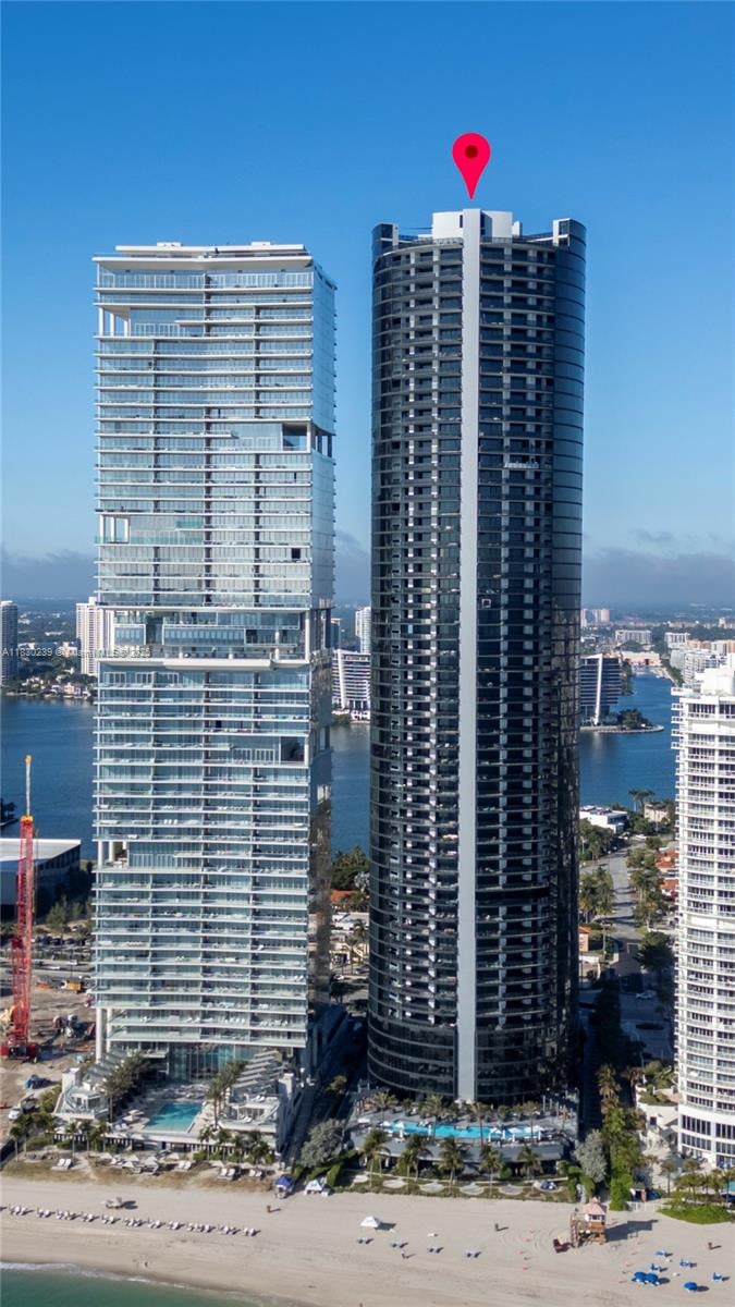 18555 COLLINS AVE #2303