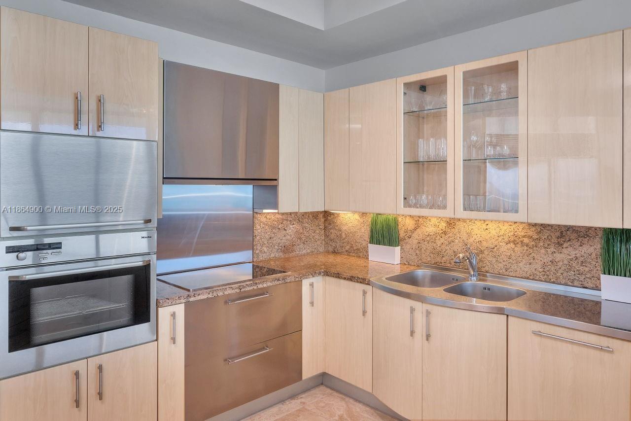 100 POINTE DR #2208