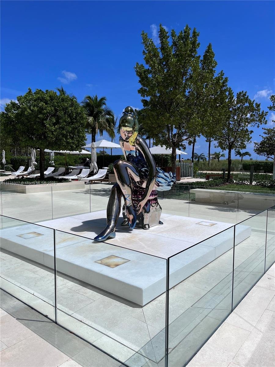 10201 COLLINS AVE #301