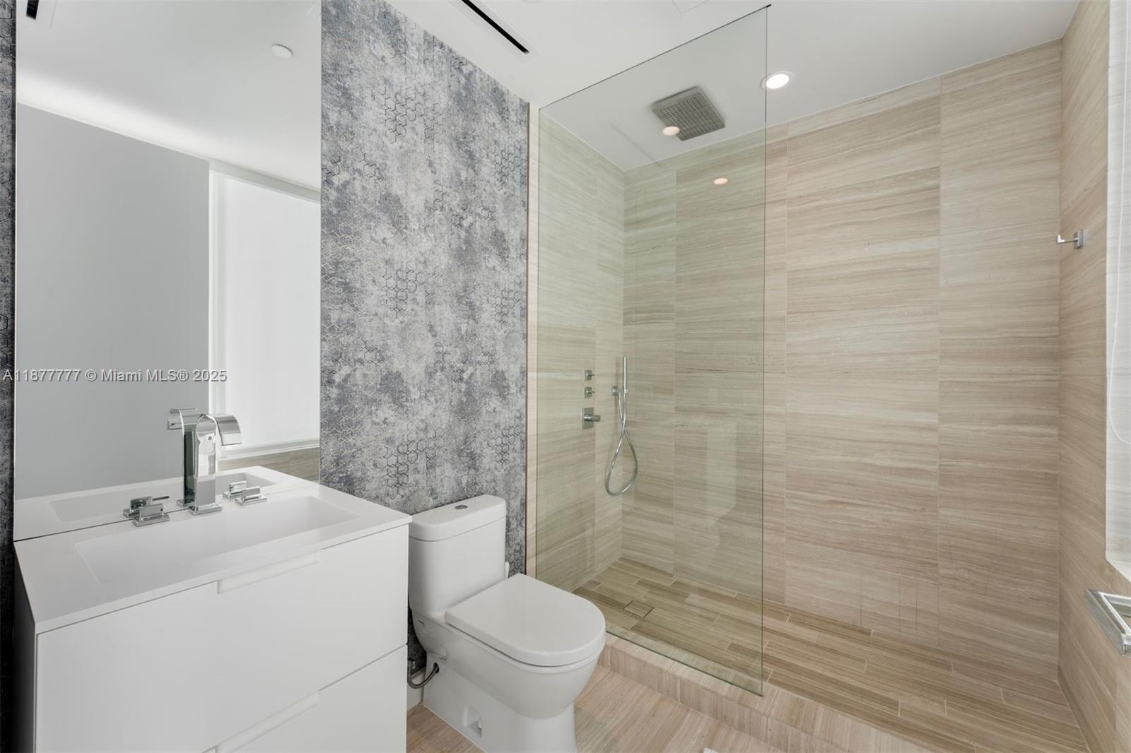 4701 MERIDIAN AVE #512