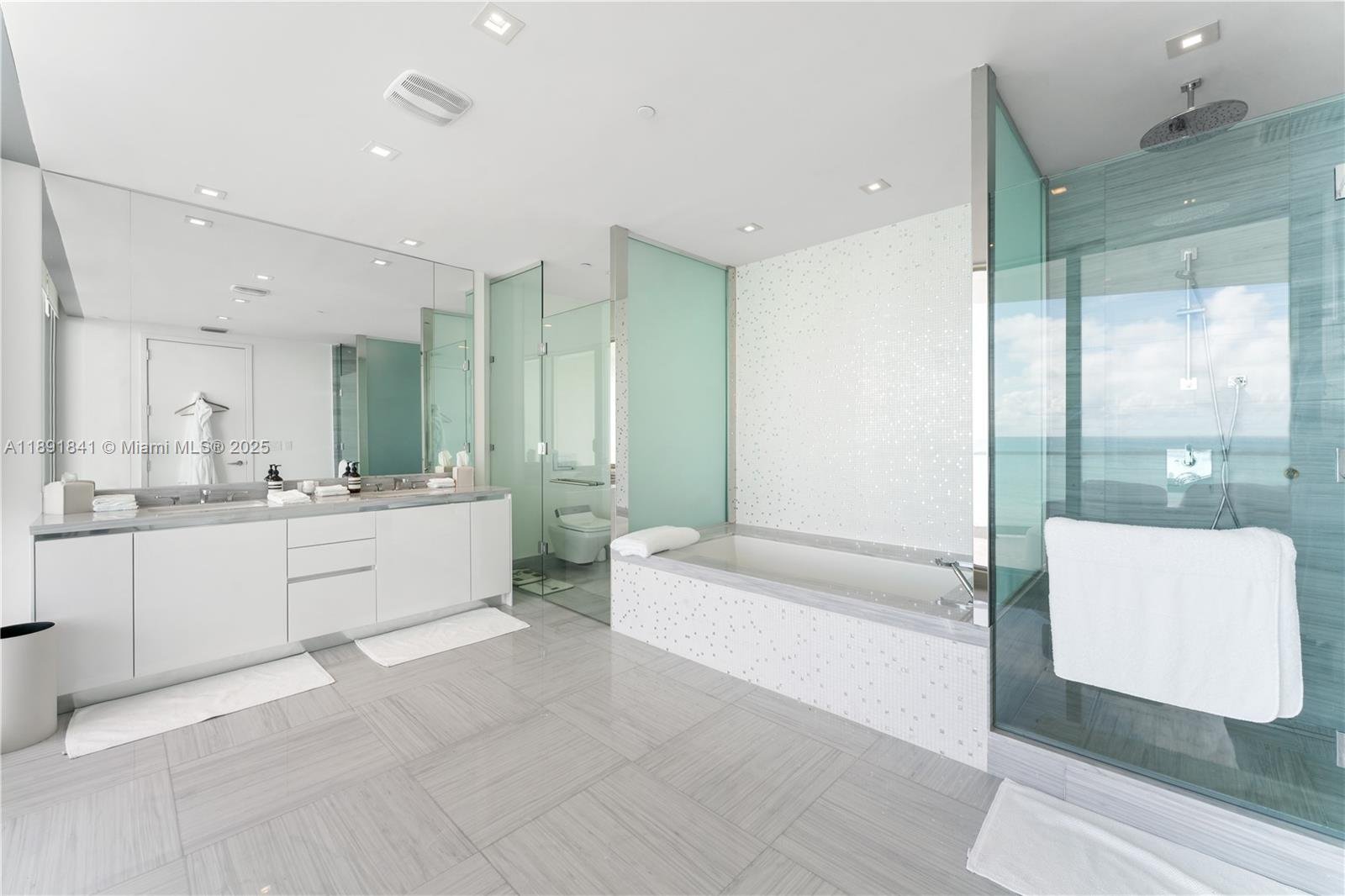 16901 COLLINS AVE #805