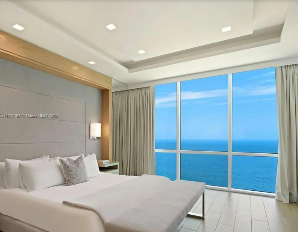 16047 COLLINS AVE #3204