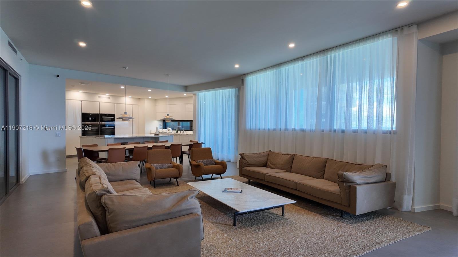 18555 COLLINS AVE #905