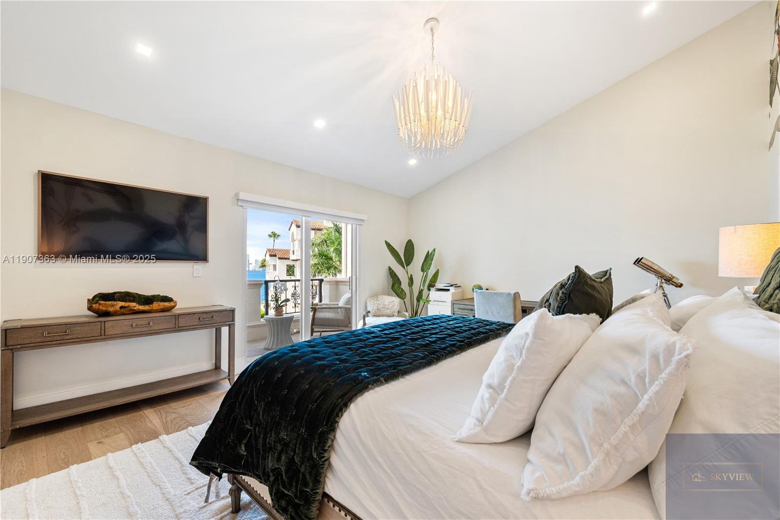 2236 FISHER ISLAND DR #3306