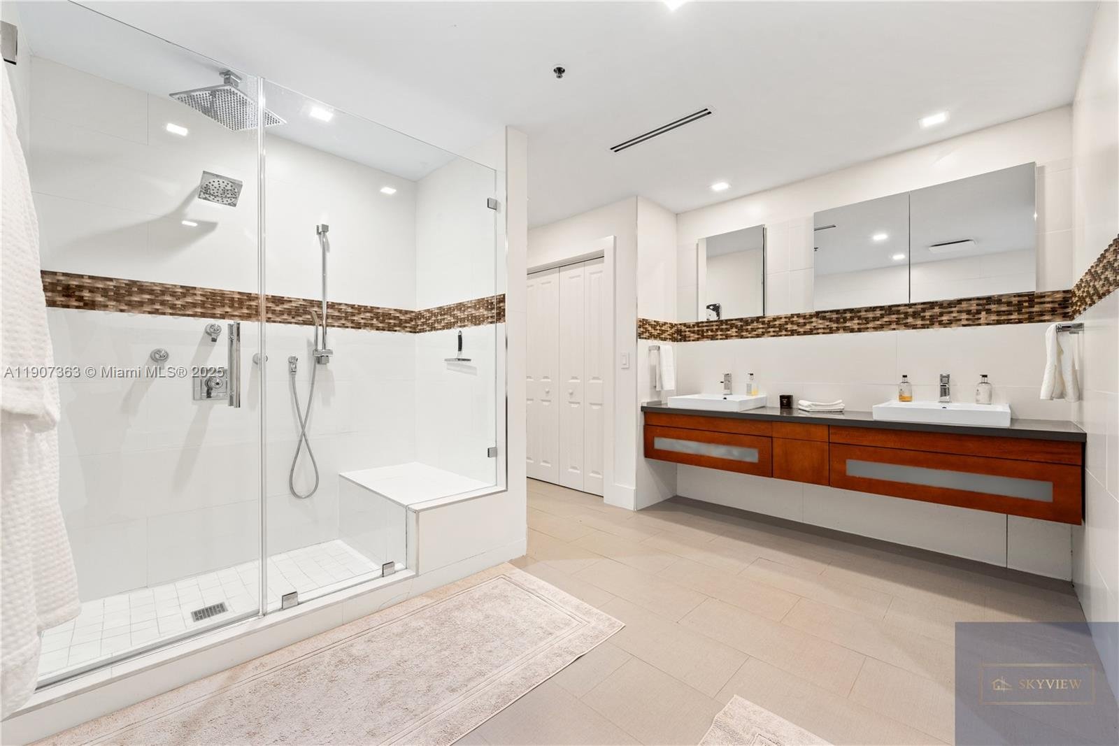 2236 FISHER ISLAND DR #3306