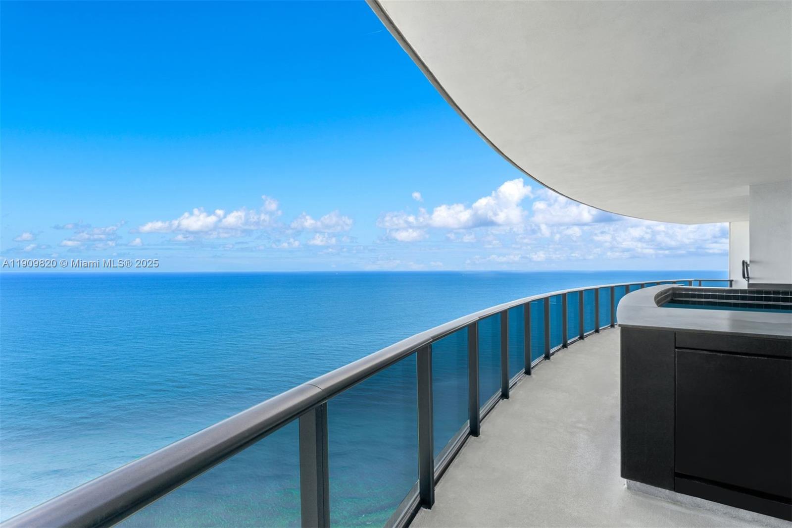 18555 COLLINS AVE #3205