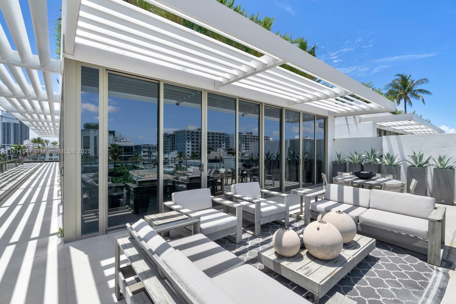 300 COLLINS AVE #PH3
