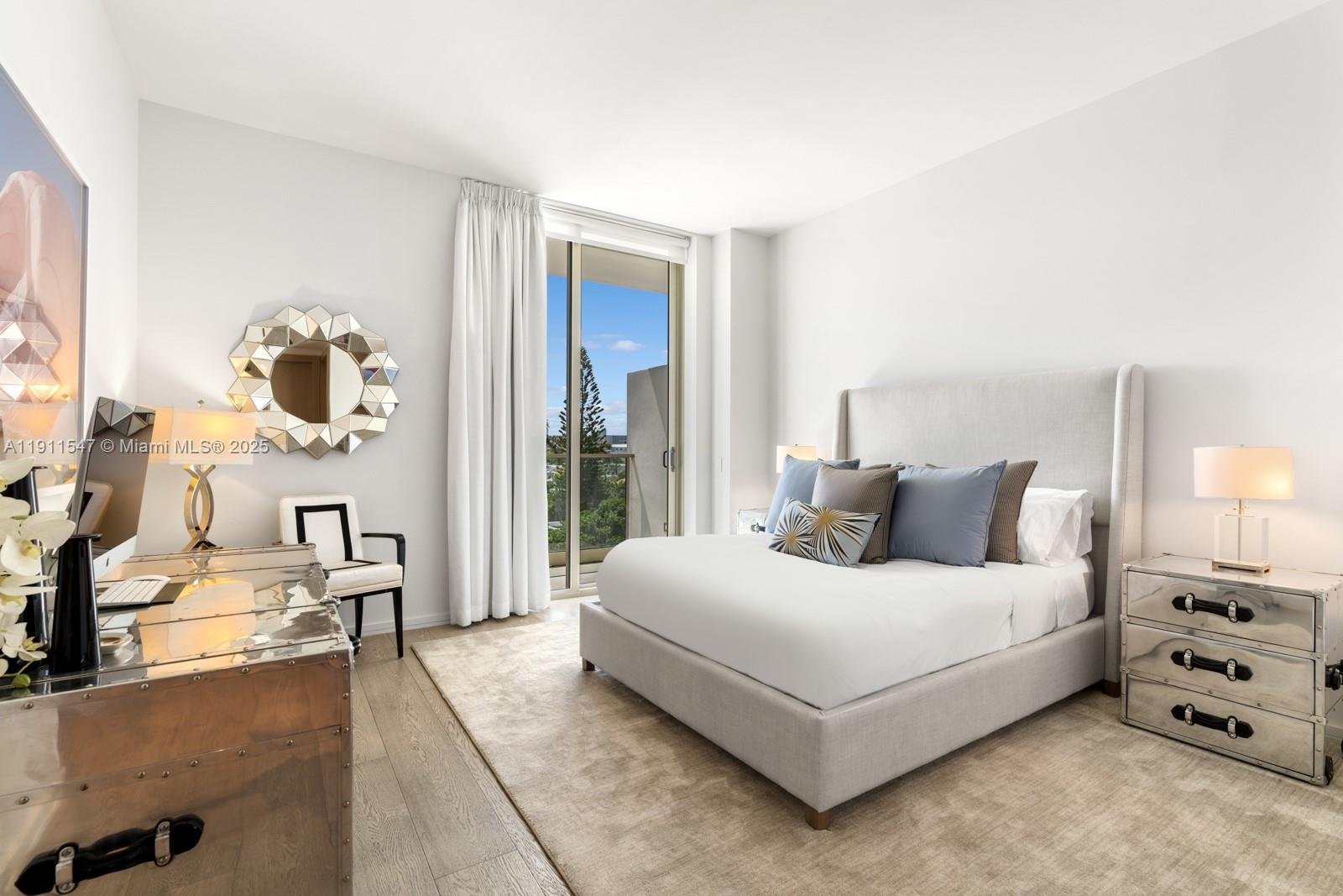 300 COLLINS AVE #PH3