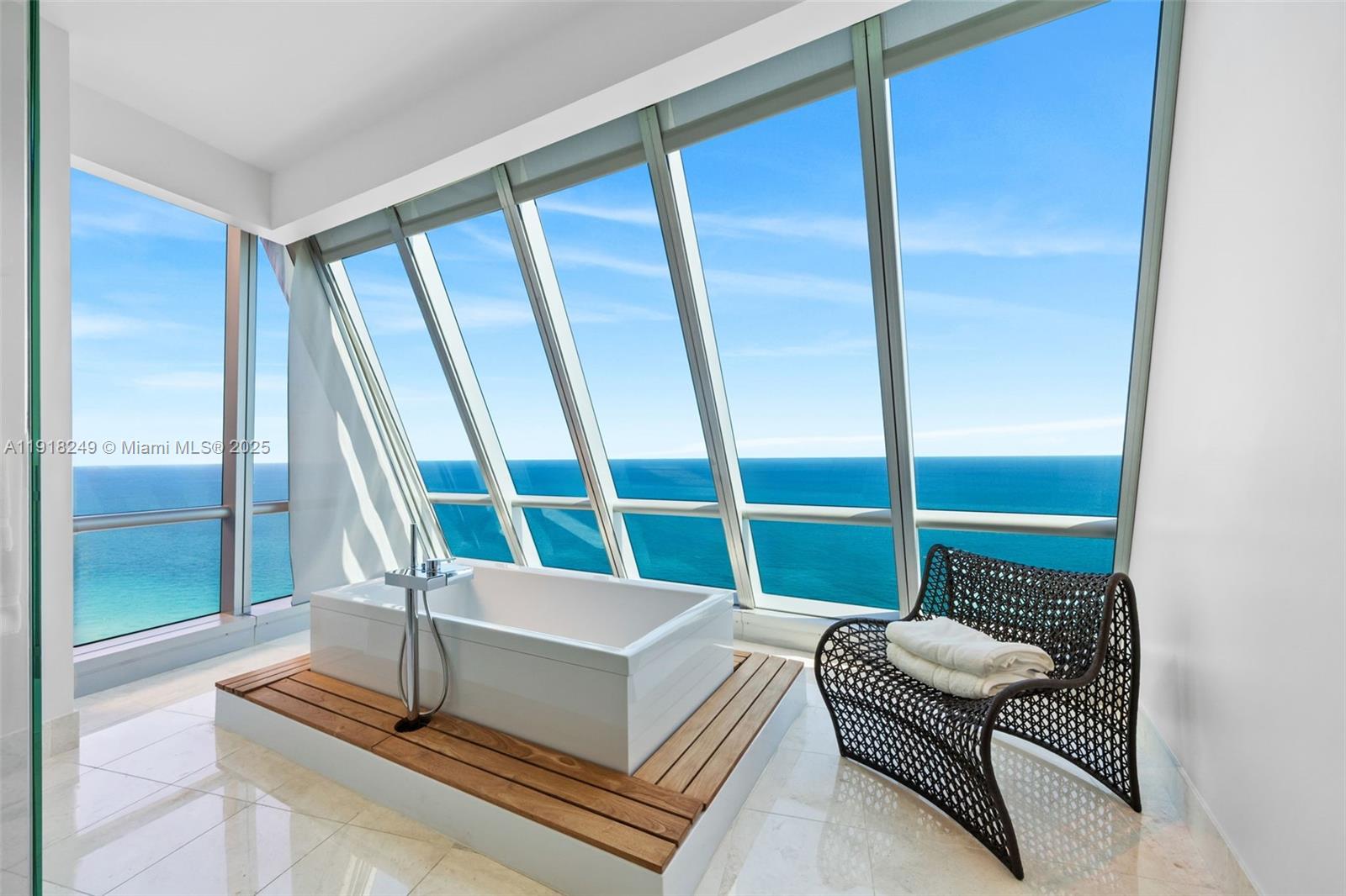 17121 COLLINS AVE #4806