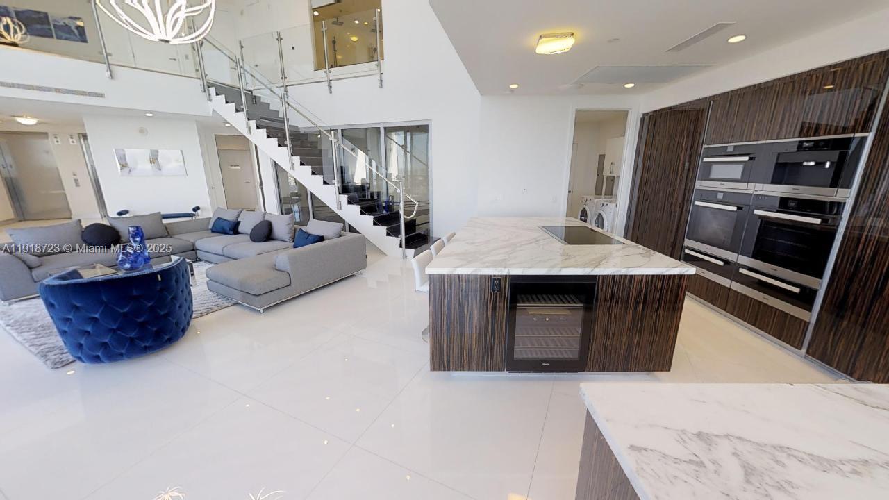 18555 COLLINS AVE #4804