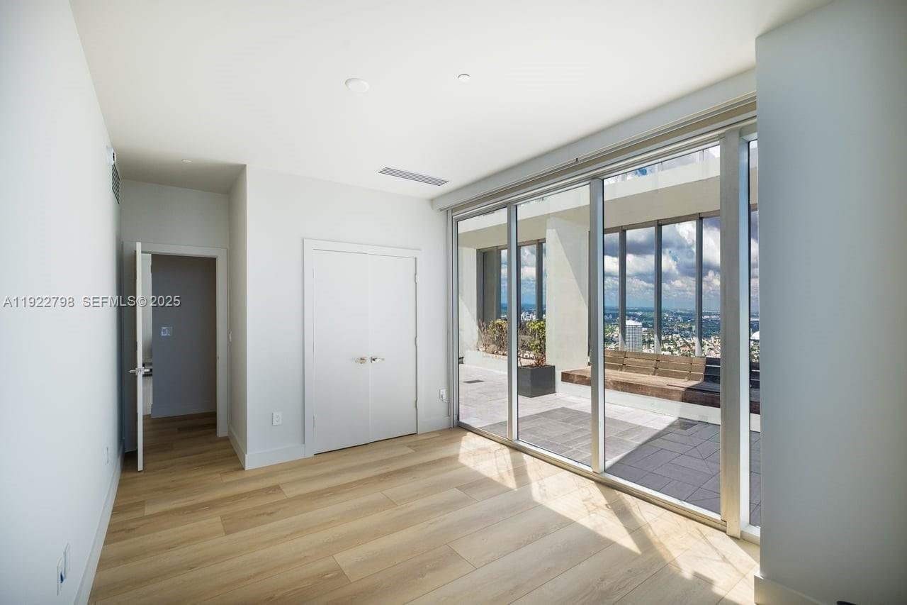 465 BRICKELL AVE #5701