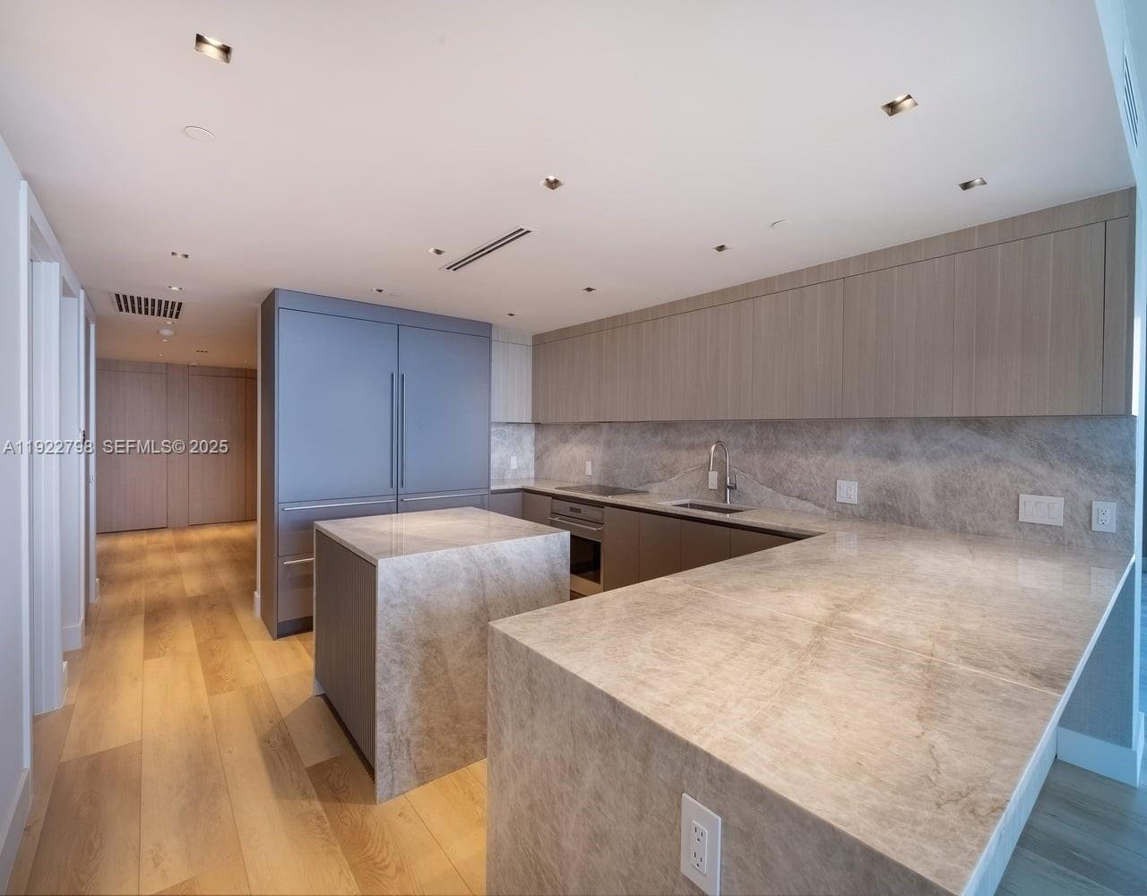 465 BRICKELL AVE #5701