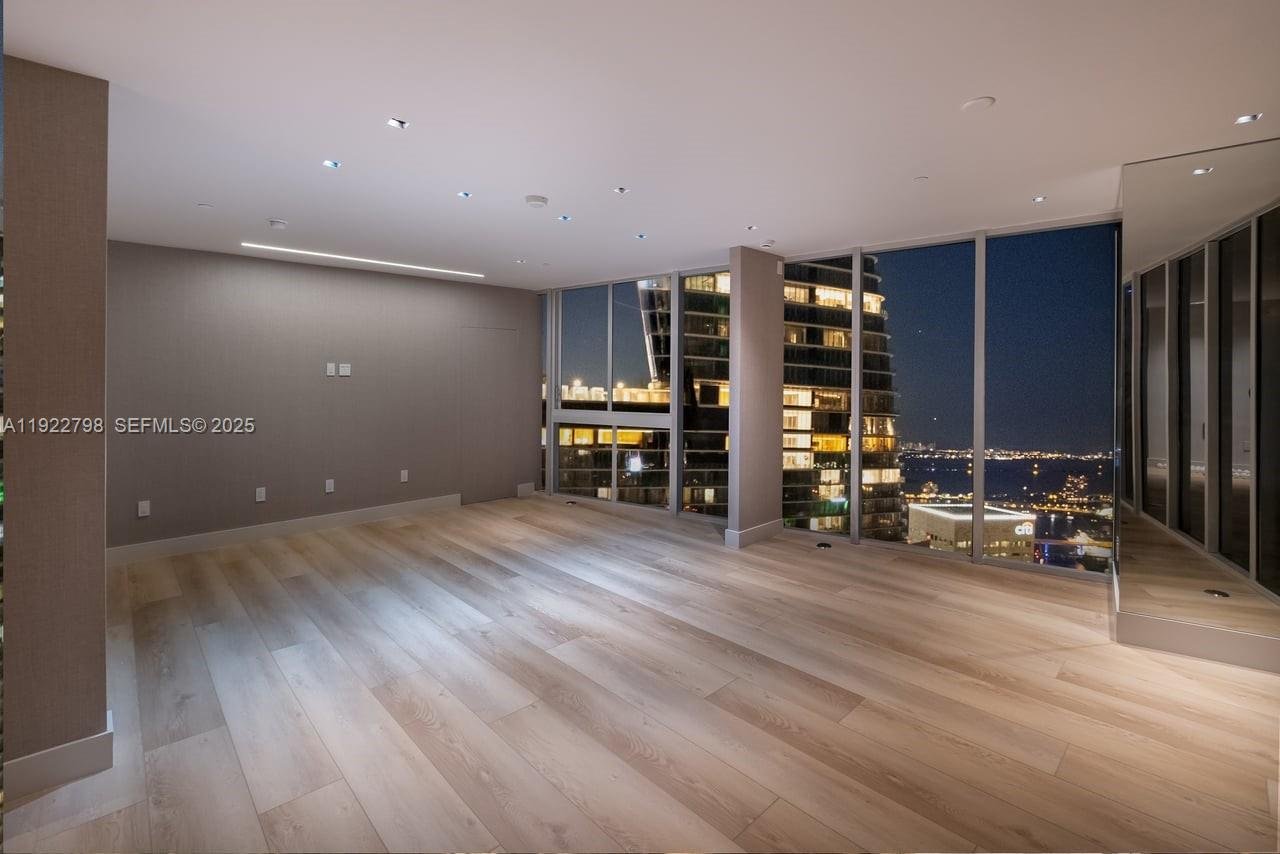 465 BRICKELL AVE #5701