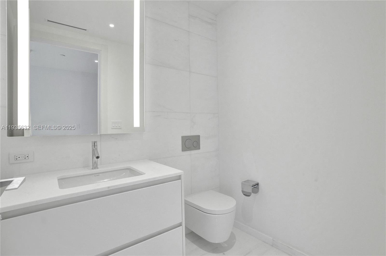 300 BISCAYNE BOULEVARD WAY #3704C