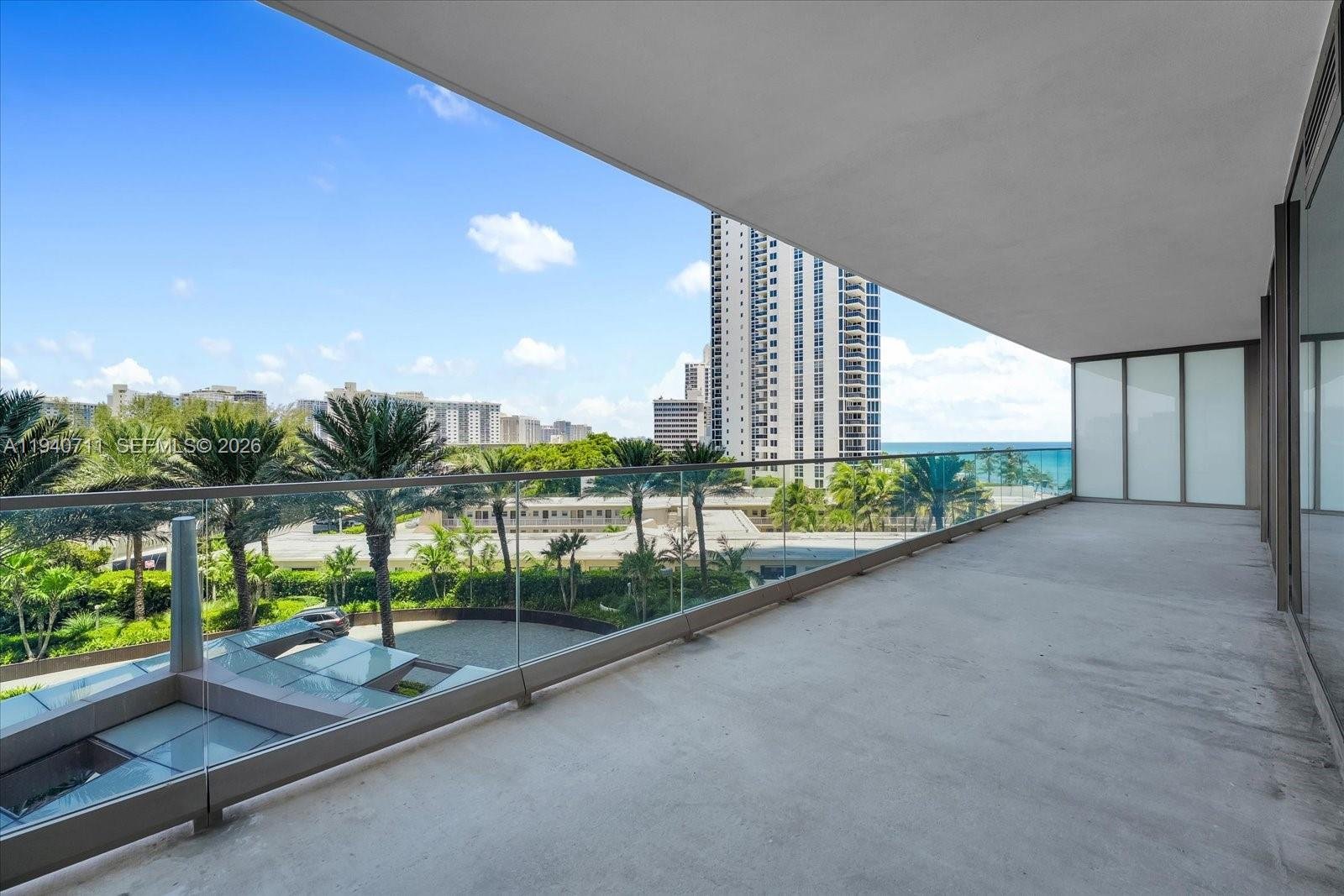 18975 COLLINS AVE #302