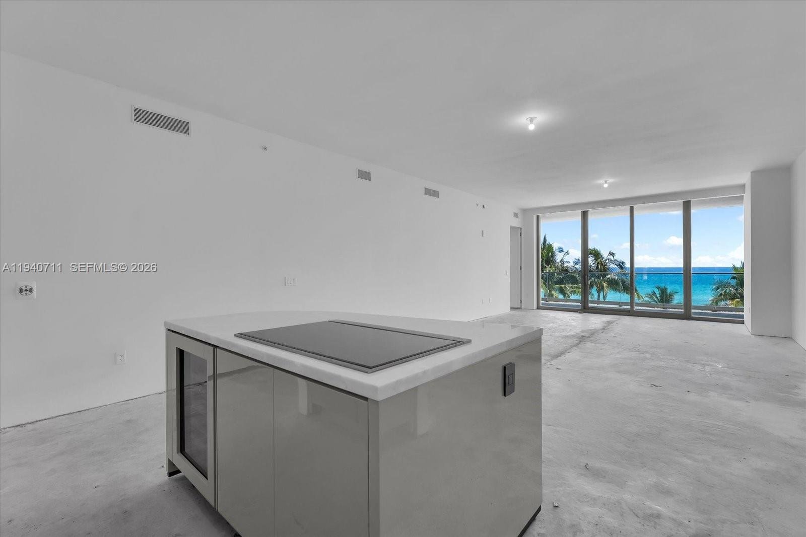18975 COLLINS AVE #302