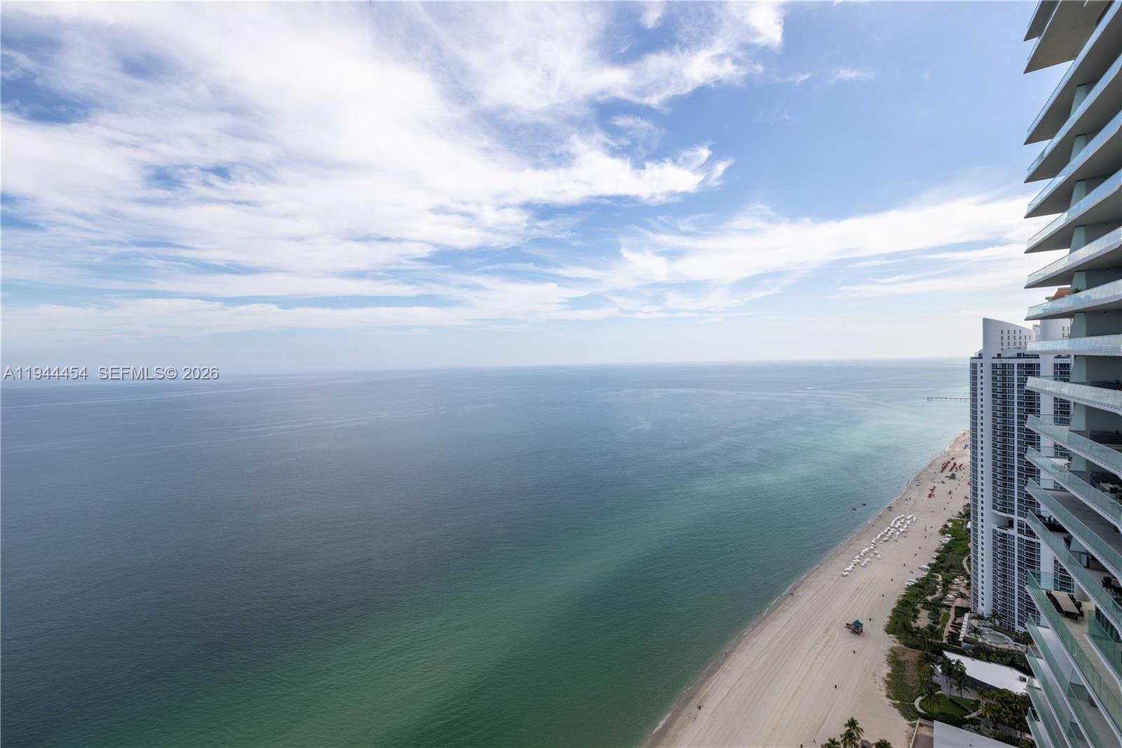 18555 COLLINS AVE #4601