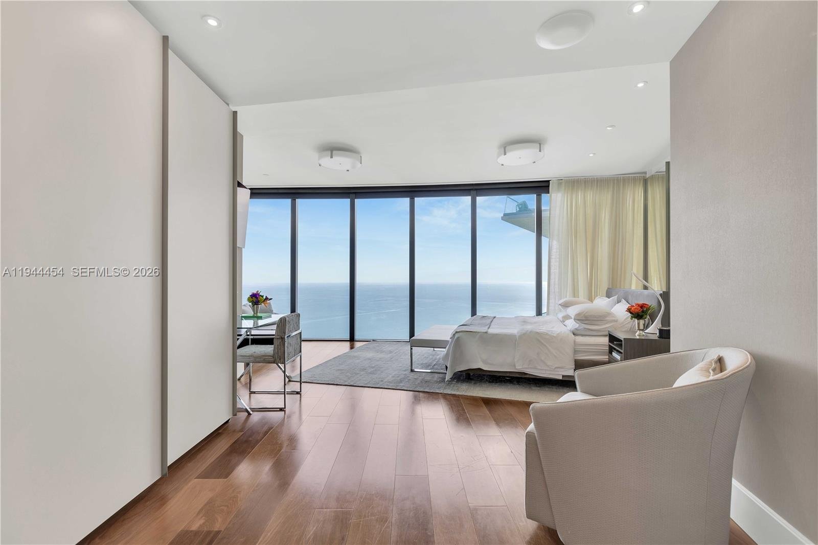 18555 COLLINS AVE #4601