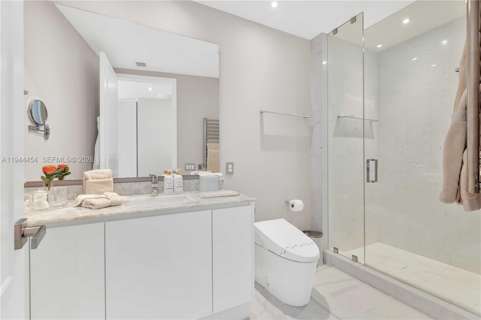 18555 COLLINS AVE #4601