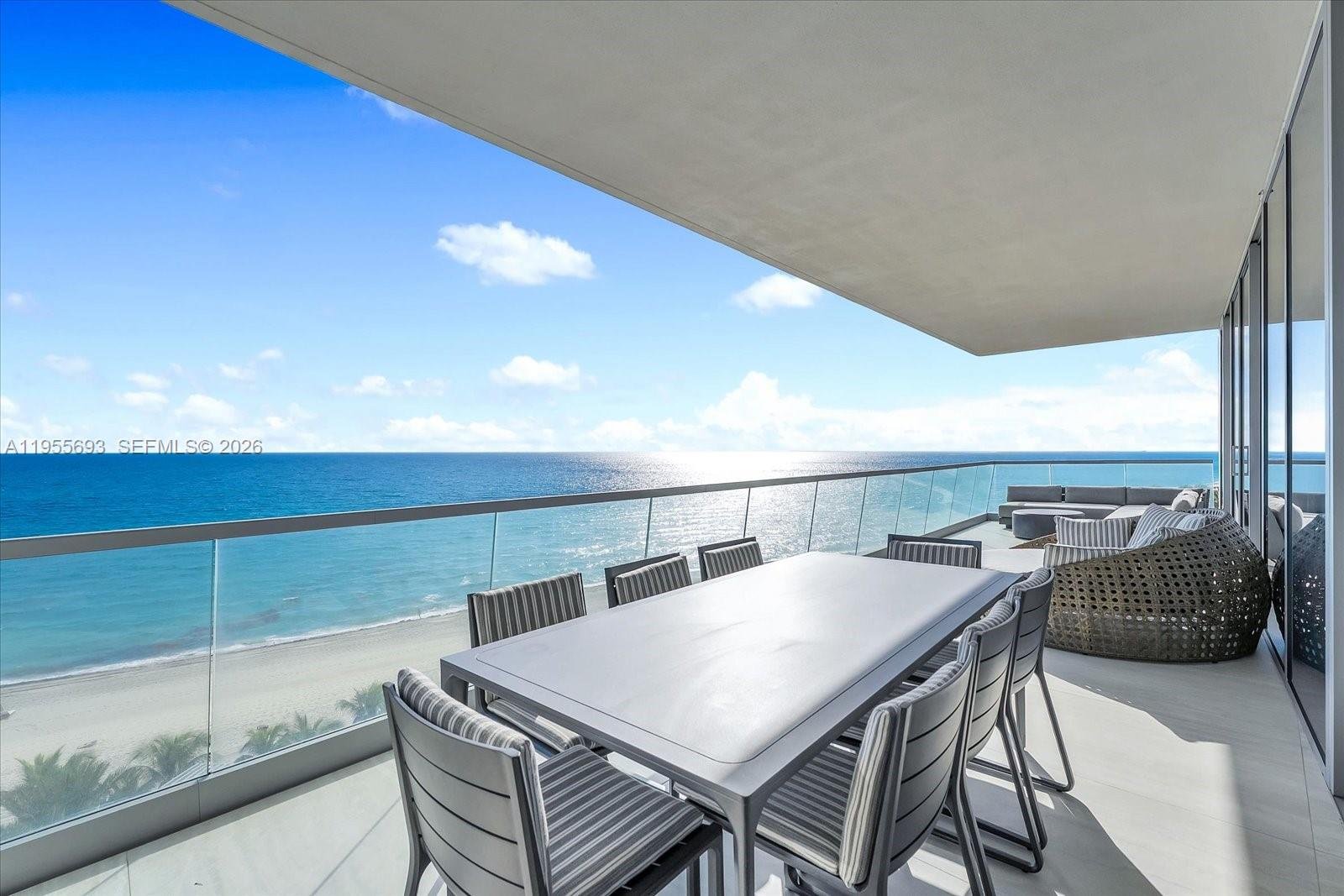 18501 COLLINS AVE #704