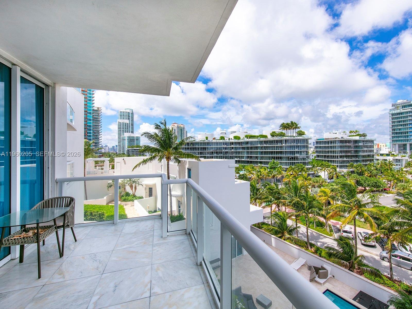 50 POINTE DR #707