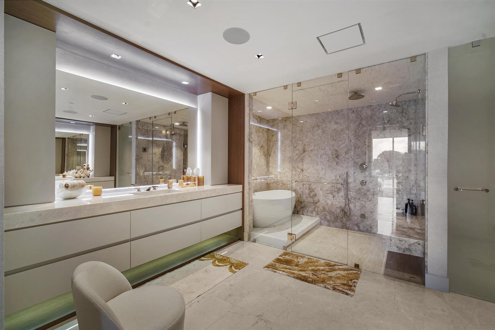 725 OCEAN #206