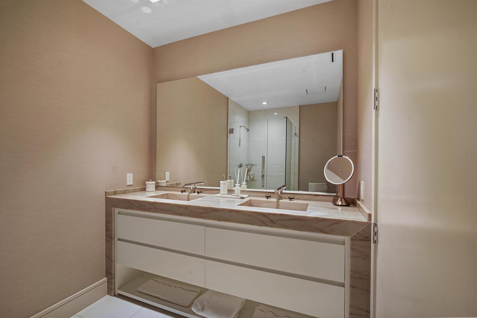 725 OCEAN #206