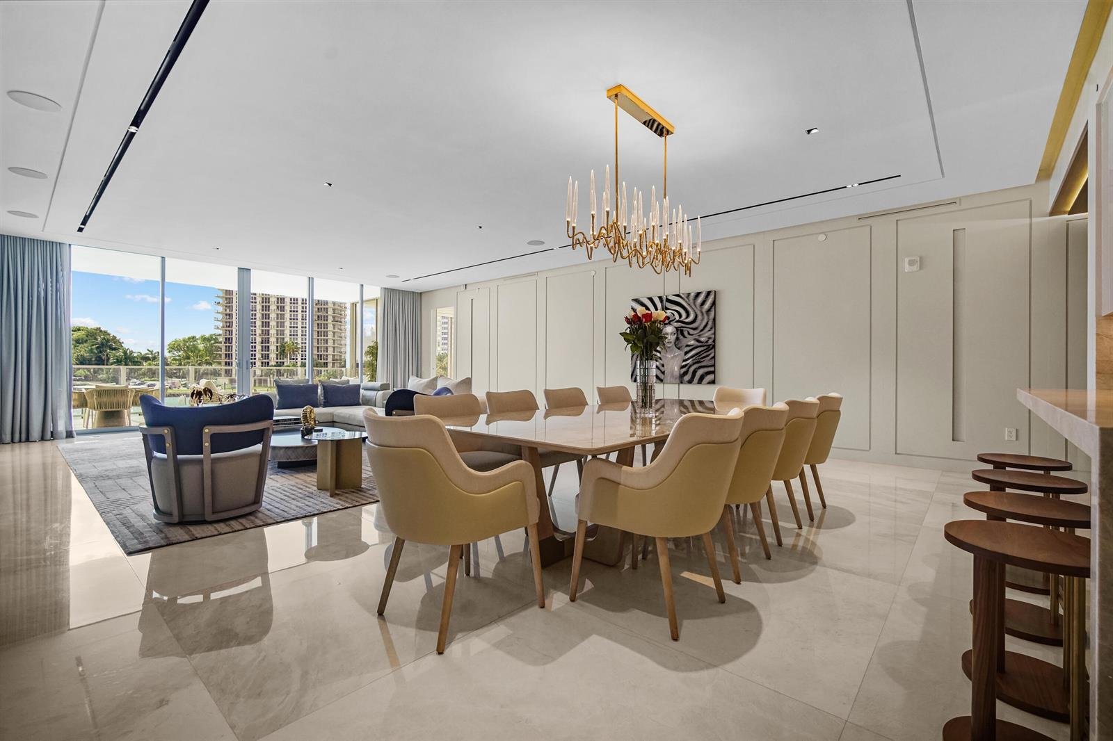 725 OCEAN #206