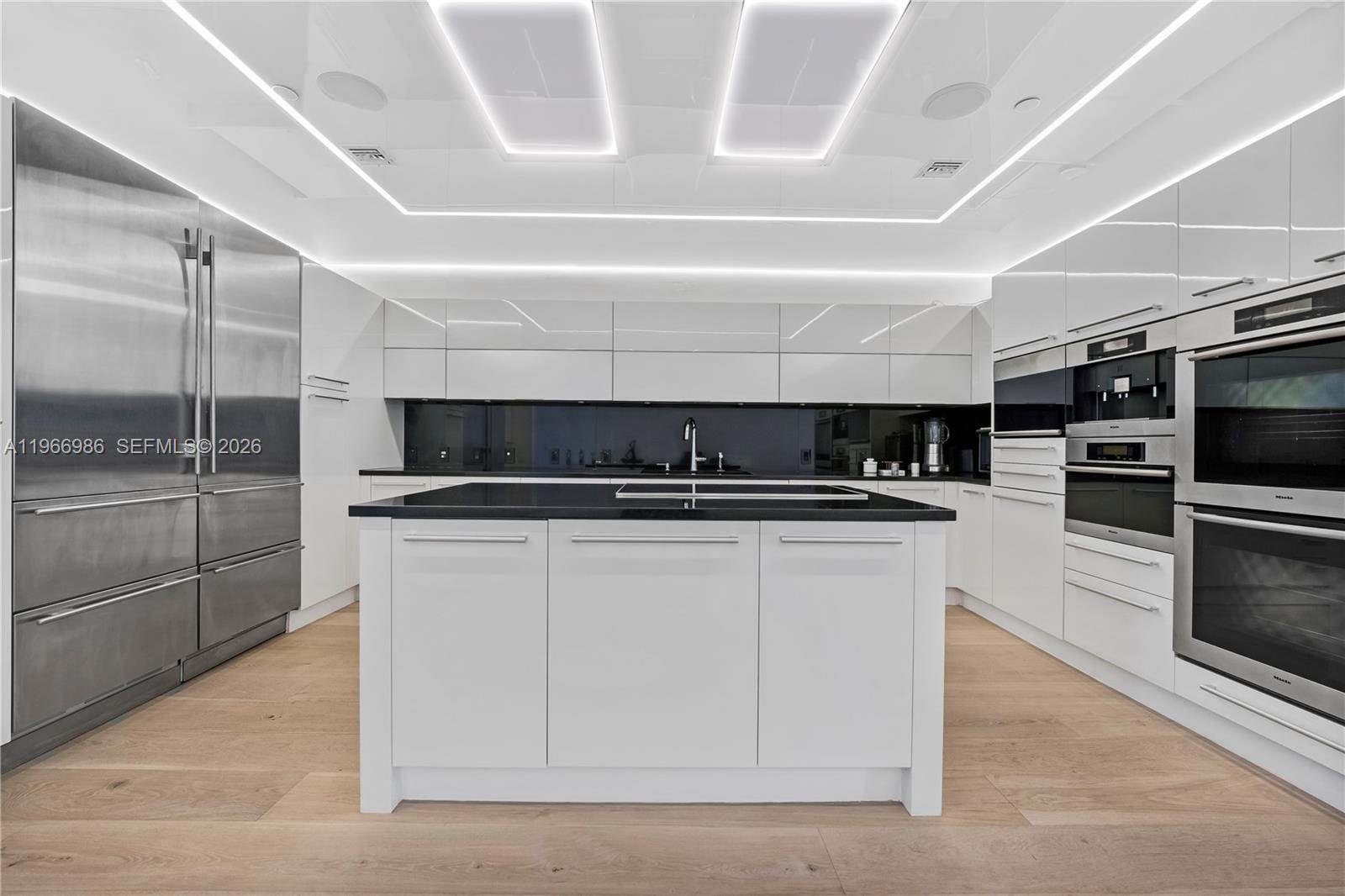 17121 COLLINS AVE #4803