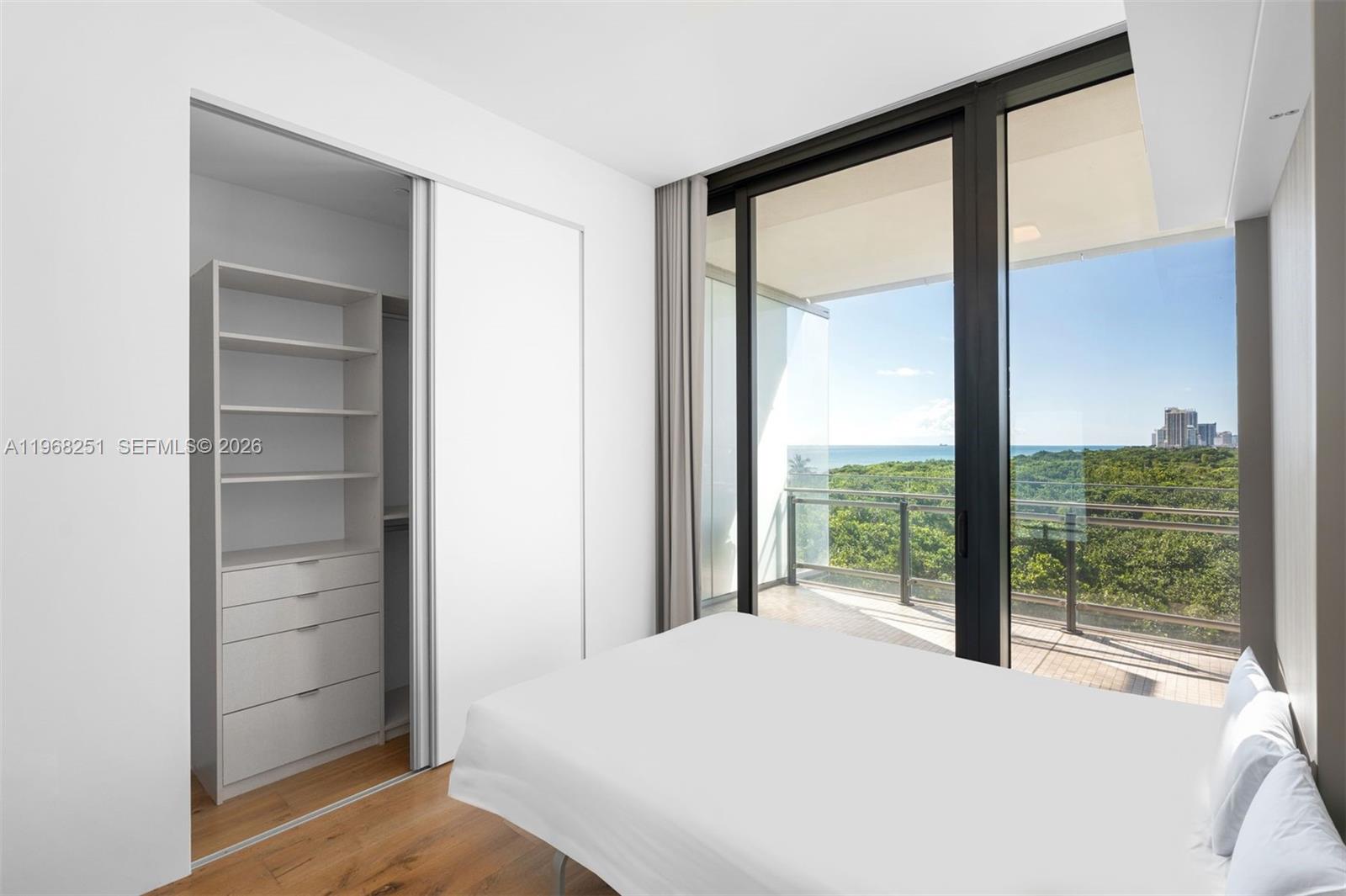 8701 COLLINS AVE #606