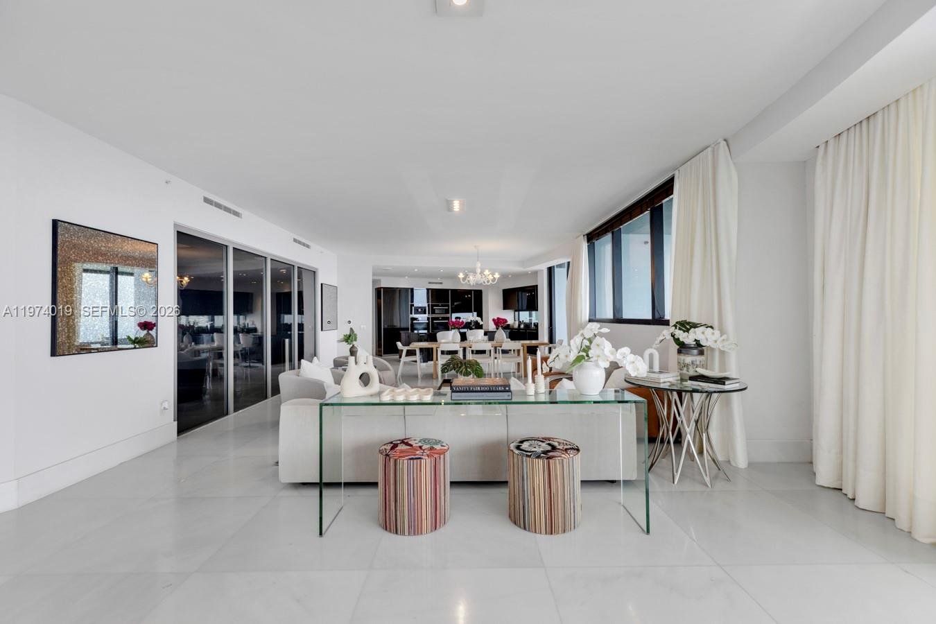 18555 COLLINS AVE #4605